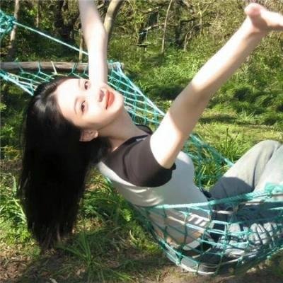 穿盔甲的少女